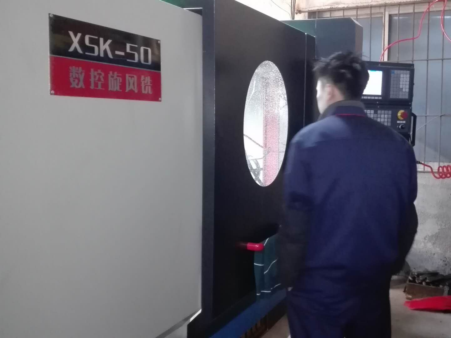 絲桿數(shù)控旋風(fēng)銑江蘇客戶現(xiàn)場